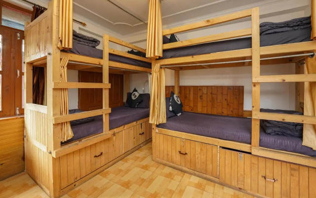 One Light Hostel