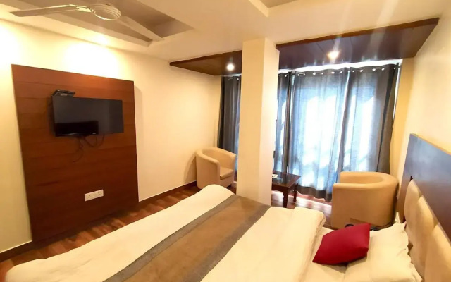 Hotel Samrat | On Mall Road with complimentary Parking