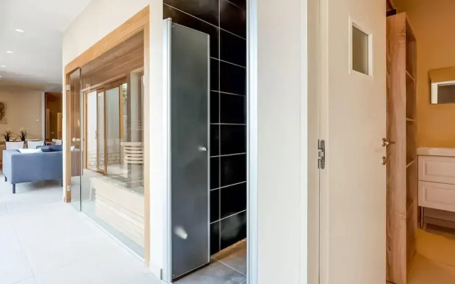 Modern Holiday Home in Avelgem with Sauna & Hot Tub