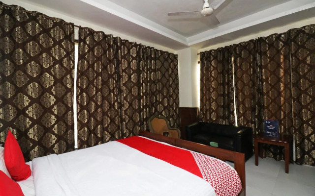 The Classic By OYO Rooms