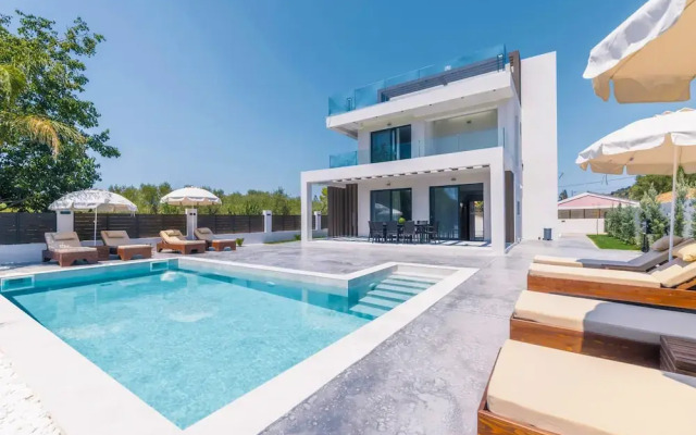 Villa Infinity Theo With 4 Bedrooms and 4 Bathrooms