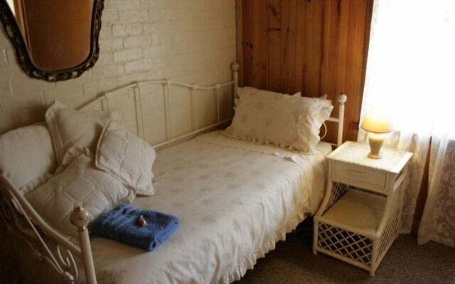 A Settler's Cottage – Guest Rooms – Bathurst