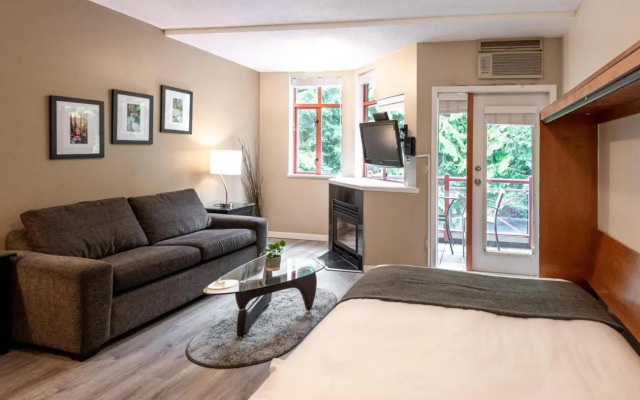 Alpenglow Lodge Studio with Pool Views by MVA