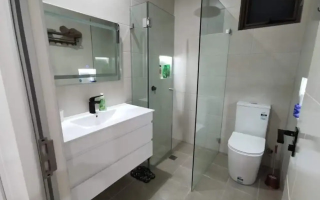 Serviced Waterfront Whole Villa Sydney