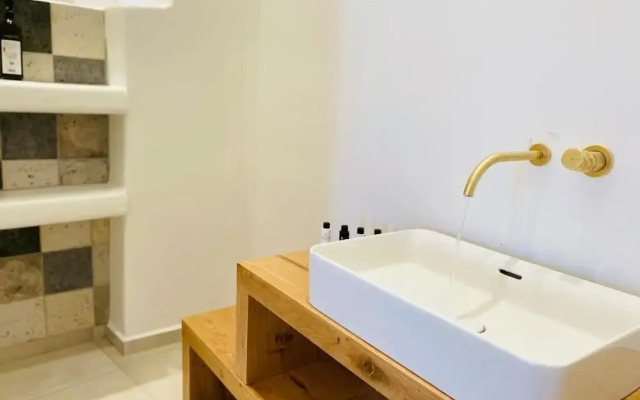 Gerani Deluxe Houses with Sea View