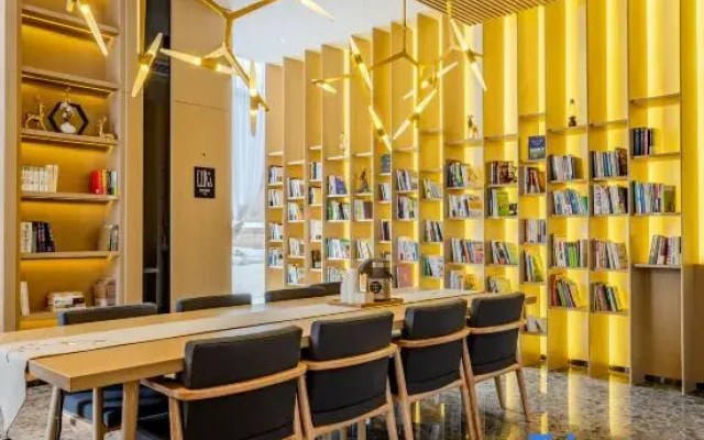 Hefei South Station Exhibition Center Atour Hotel