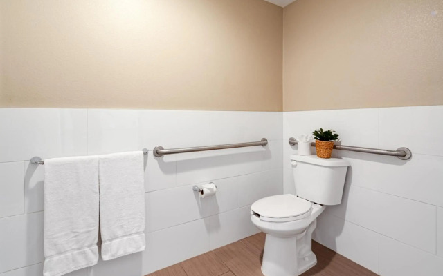 Ayres Hotel Corona – Riverside