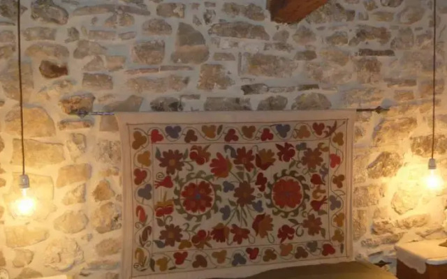 Casa in Borgo Medievale con Giardino ed Escursioni