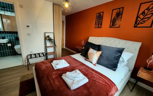 Luxury Station Apartment by Paymán Club