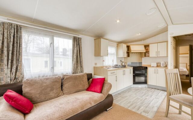 Serene Mobile Home in Hastings near Smugglers Adventure