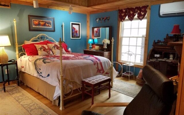 Silly Chickens Lodge B&B