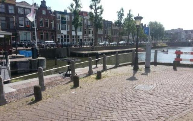 Nando's B&B Utrecht City Centre