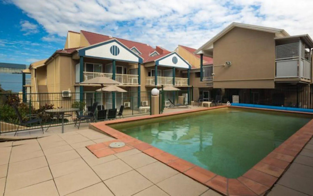 Toowong Inn & Suites