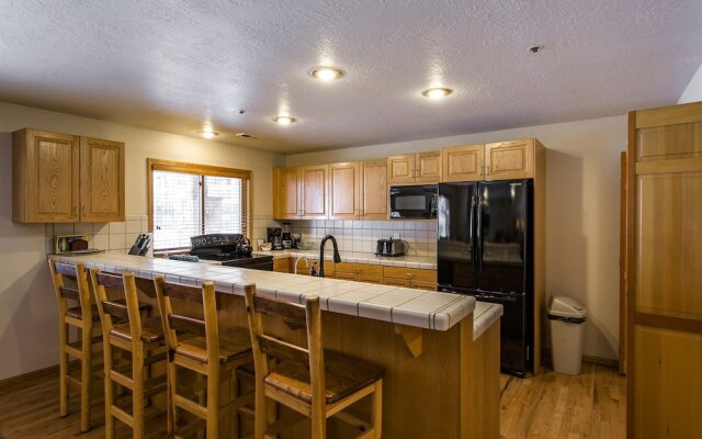 All Seasons Condominiums by All Seasons Resort Lodging
