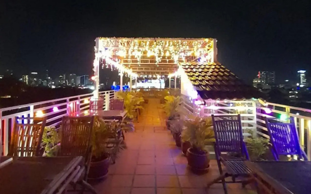 4 Rivers Hotel