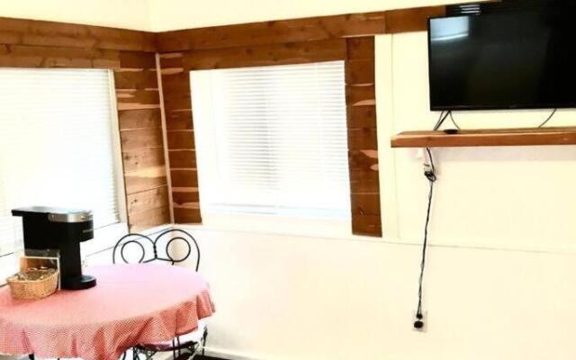 Baby Bears Cozy Cabin with pool