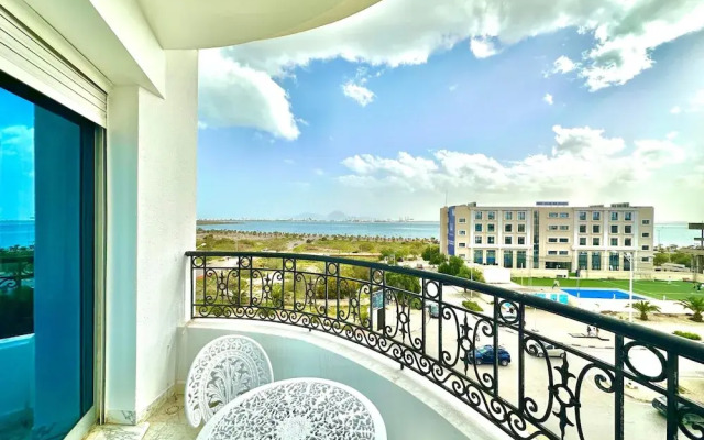 The Lake View Spacious With Amazing Terrace