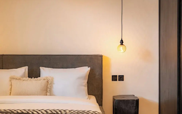 Black Villa by Betterplace