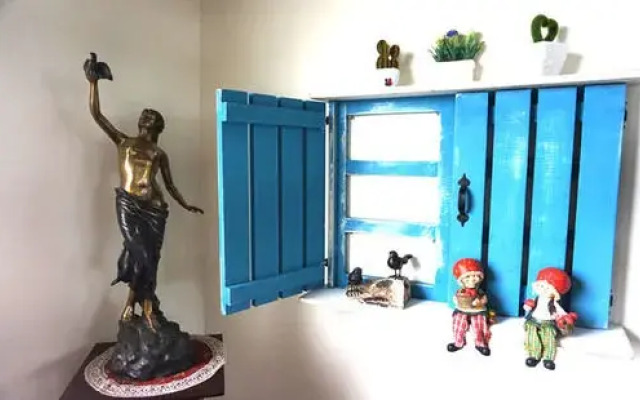 Famous Painting Town Hostel