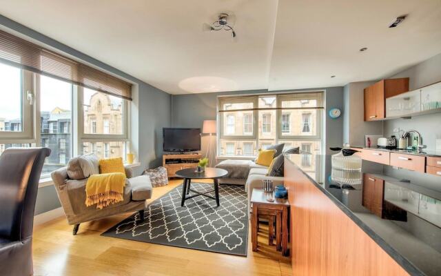 Modern 2 Bed Merchant City Apt With Lift