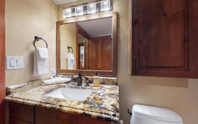 Powderhorn Lodge 408: Rustic Mountain Suite