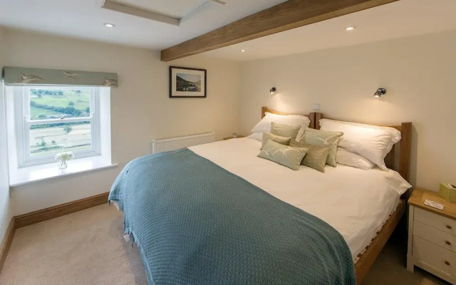 Stunningviews-privacy-hiking-sleeps8-wifi