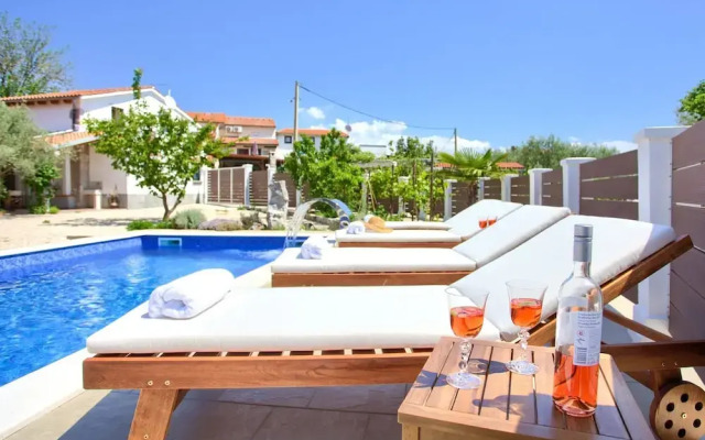 Tranquil Getaway Polje Villa With Pool