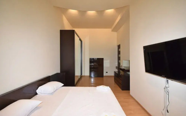 Spacious Apartment by Luxe Group TT606