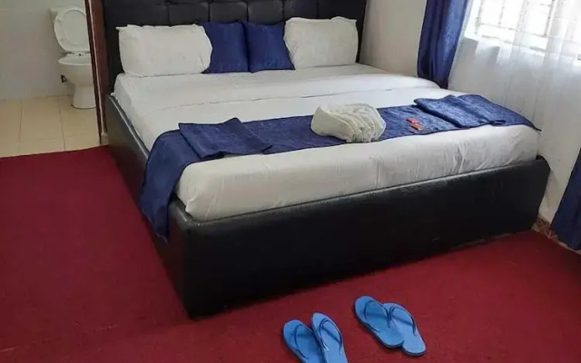 White House Lounge & Accommodation