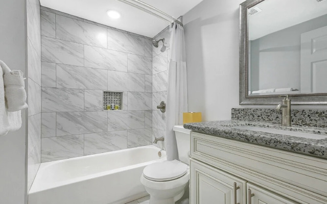 Spacious 5 Bedroom Near Magazine St & Uptown