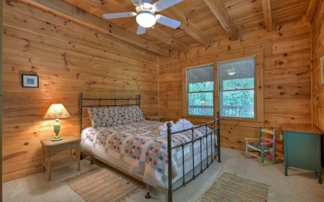 Serenity Now- Secluded Near Toccoa & Ocoee Rivers