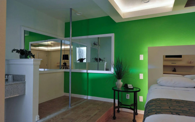 Romantic Inn & Suites