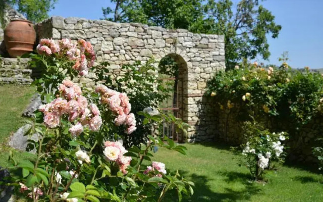 Petrella Guidi Lodge & Historical Hideaway