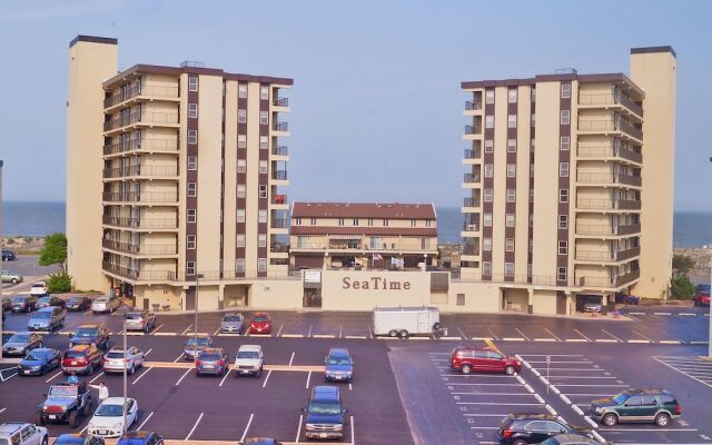 Seatime 303S 1 Bedroom Condo by RedAwning