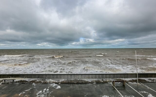 Beachfront Apartment in Grancamp-maisy With Terrace