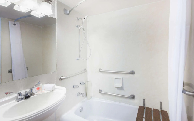 Howard Johnson by Wyndham Yuma