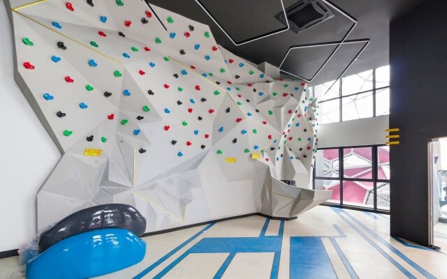 Modern 2Br Arte Suite By Guestready