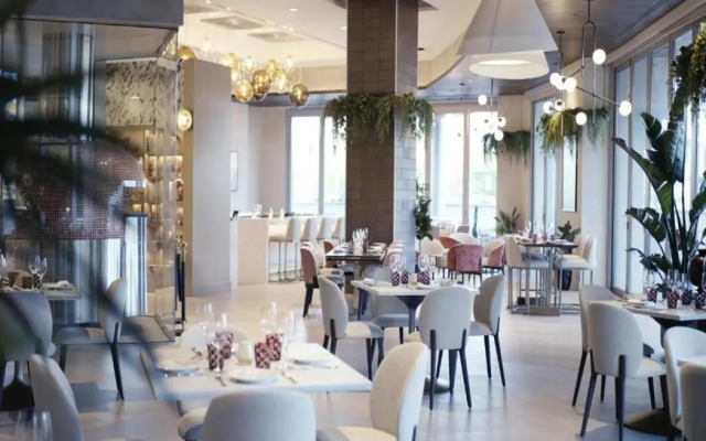 Caesars Republic Scottsdale, a Hilton Hotel