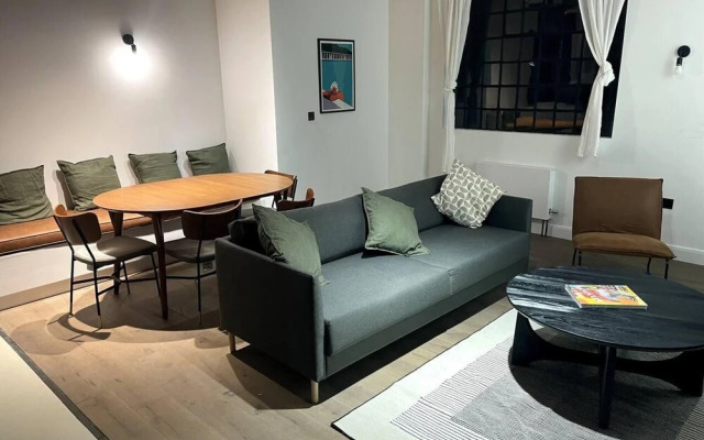Design led Duplex Apartment in Buzzing Queens Park