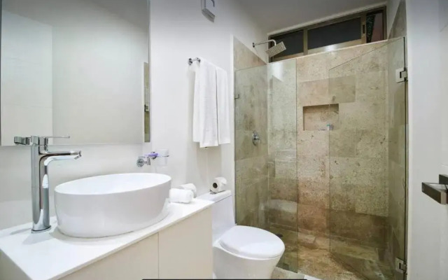 2 Bedroom apartment with 2 Pools, Wifi & GYM