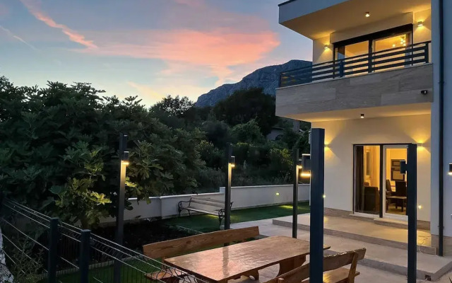 Shimmering Sea Apartment With Terrace