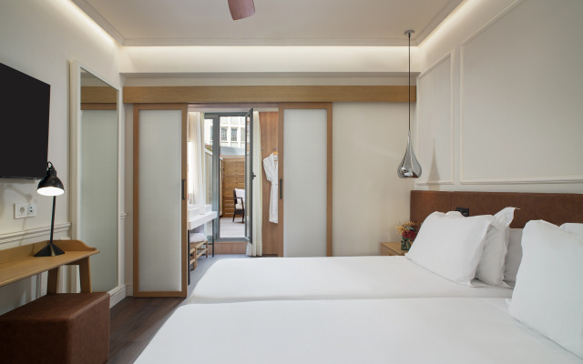 H10 Universitat Hotel