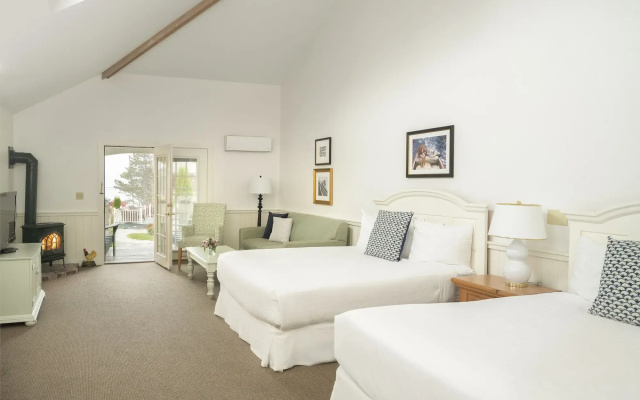 Spruce Point Inn