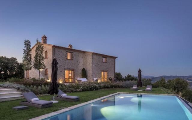 Luxury Villa for 6 Inside a Wonderful Estate-villa Santa
