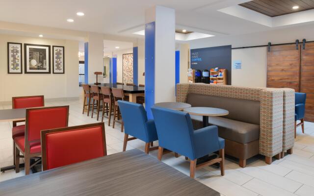 Holiday Inn Express Hotel & Suites Camden by IHG