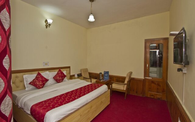 OYO 8895 Hotel Pine Grove