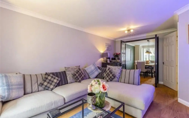 Homely 4 Bedroom House Addlestone