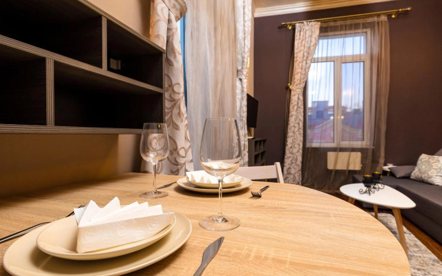 1BD Apartment with a Cute Balcony in Kapana