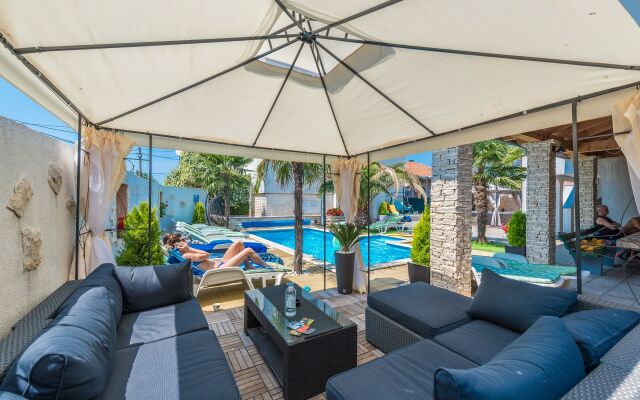 Apartment Tomo - open pool and pool for children: A4 Sukosan, Zadar riviera