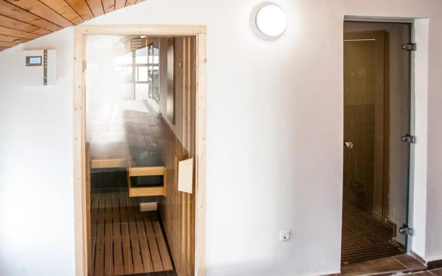 White House Family Hotel